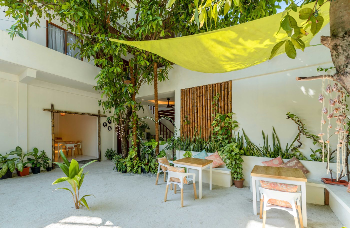 Inner courtyard at Niru